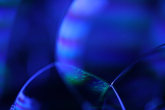 purple bubbles, fluid background, plasma, fluid movement, red sphere, smooth movement, one bright line in the dark background