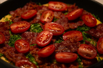 Omelette with tomato and bacon