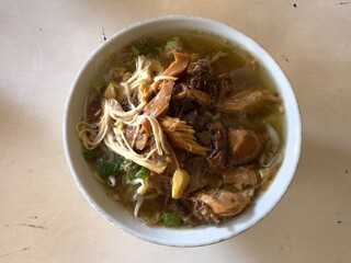 Soto Ayam or Chicken Ayam is a typical Indonesian food. Chicken soup uses ingredients such as chicken, vermicelli, celery, fried onions, bean sprouts with turmeric as ingredients added to the soup.
