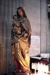 Statue dans l'église Saint Philippe du Roule à Paris en France