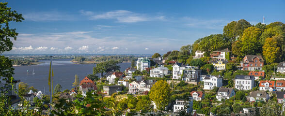 Pano Elbblick Blankenese Fr&uuml;hherbst