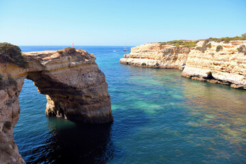 natural rock arch de albandeira in algarve portogallo