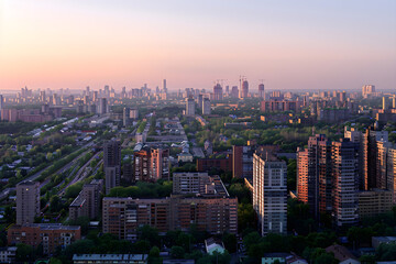 Obraz premium Urban Panorama of Izyum City: A Balance of Infrastructure and Nature