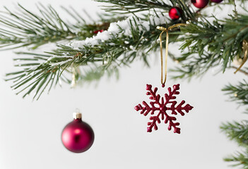 christmas tree with balls