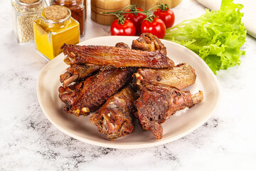 Roasted duck wings with sauce