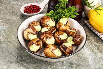 Fresnch escargort with basil butter
