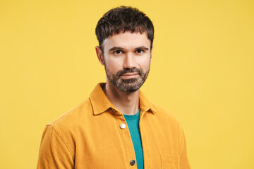 Obraz premium Portrait of smiling bearded man wearing stylish casual clothes, looking at camera, fashion model