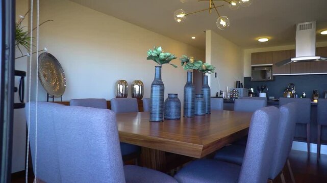 Comedor iluminado moderno 