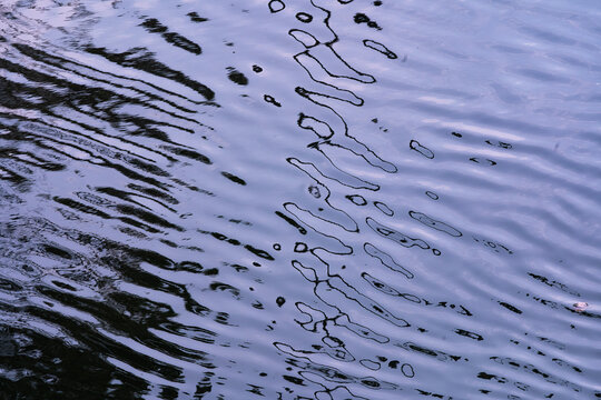 Water reflections at the Port of Viavelez captured in detail