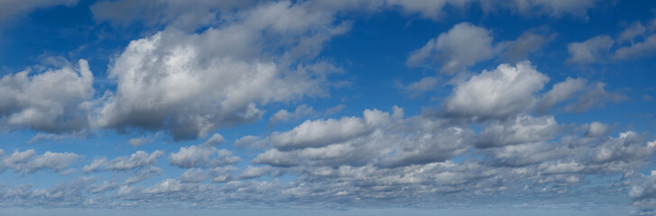 Obraz premium Blue sky and white clouds, wide panorama