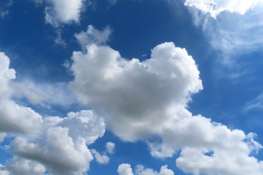 Beautiful heart shape cloud in blue sky, natural cloudscape