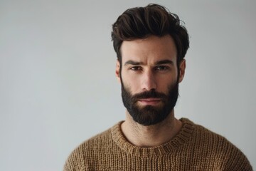 Obraz premium Serious young man in casual sweater with beard.