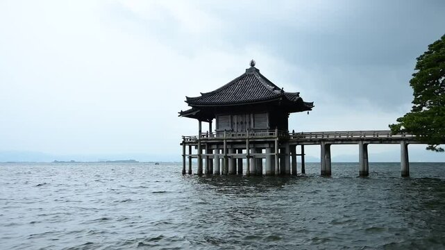 梅雨時の満月寺浮御堂 （滋賀県大津市, 2024年6月）