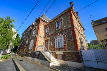 Luxury gritstone villa typical of the eastern Parisian suburbs in Coulommiers, a small town of the...