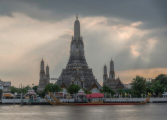 Naklejka premium Wat Arun Ratchawararam Ratchawaramahawihan, Thailand,Wat Arun Ratchawararam Ratchawaramahawihan