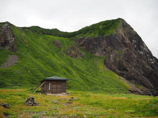 積丹半島にある賽の河原の地蔵堂