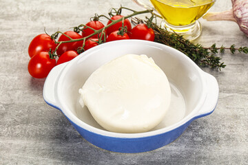 Round Mozzarella young cheese ball