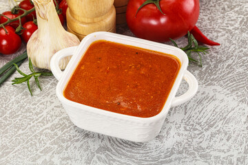 Hot tomato soup with diced chicken