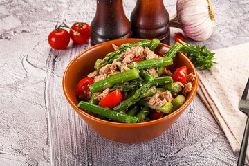 Canned tuna with asparagus salad