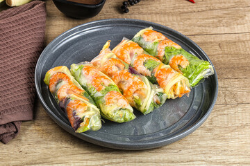 Vietnamese spring roll with prawn and mango