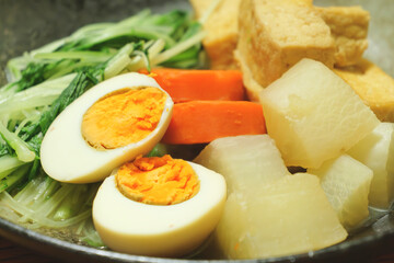 Eggs, fried tofu, simmered vegetables such as carrots and radishes, Japanese home cooking