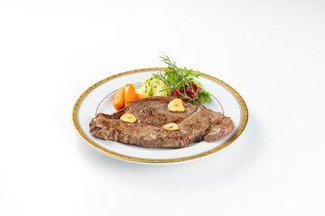美味しそうに盛り付けられた牛ステーキ
