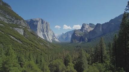 Fototapeta premium Scenic view of Yosemite Valley from Tunnel View in Yosemite National Park, California, USA.