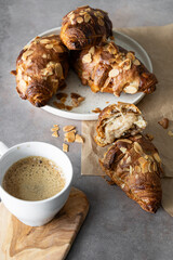 Croissants aux amandes