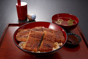 美味しそうな鰻丼