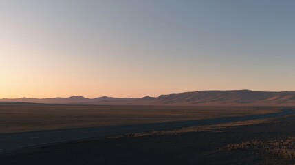 Obraz premium In this image, an endless road is bathed in warm sunset light, illustrating the persistence necessary for long-term business success.