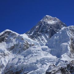 Naklejka premium Clear azure blue sky over Mt Everest in autumn, Nepal.