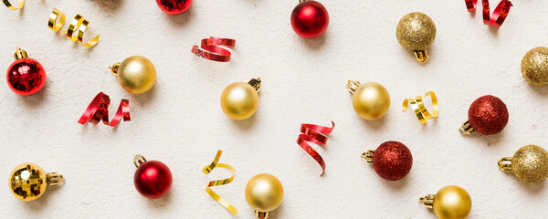 Christmas composition. a pattern of christmas balls on colored background. Flat lay, top view New year decor
