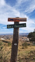 placa no caminho da fé escrito 