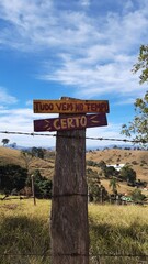 placa no caminho da fé escrito 