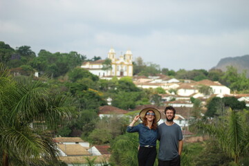 casal de turista no centro histórico de Tiradentes, Minas Gerais 