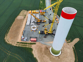 Construction of a new wind power plant with a crane from above