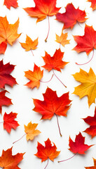 Fototapeta premium Verschiedenfarbige Herbstblätter in Rot, Orange und Gelb sind gleichmäßig auf einem weißen Hintergrund verteilt. Generative KI