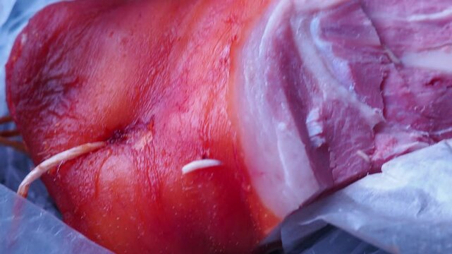 Maggot is the larva of the meat fly, length 4 - 12 mm. It feeds on stale meat. It is the causative agent of diseases called myiasis. It is used as food and bait for fish, for cleaning purulent wounds.