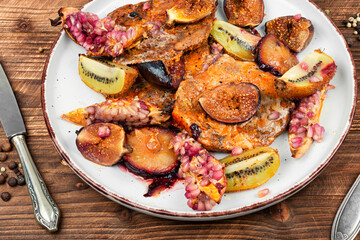 Meat tenderloin baked with fruits.