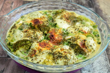 Broccoli casserole with mozzarella, spring onion and paprika powder