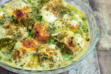 Broccoli casserole with mozzarella, spring onion and paprika powder