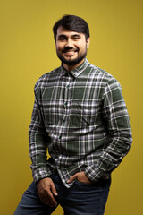 Obraz premium man sitting, smiling, with his hand in his pocket