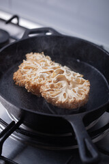 Sparassis crispa frying.