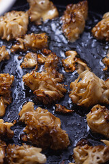 Sparassis crispa frying.