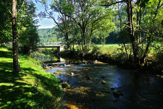 Naturschutzgebiet Galgenwiesen an der B&auml;ra im B&auml;ratal;  Schw&auml;bische Alb; Deutschland; Baden W&uuml;rttemberg;