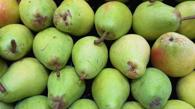 Willians pears in top view, Tracking shot on Bartlett pears arranged in greengrocer's box
