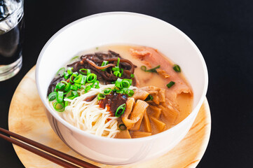 博多豚骨ラーメン　辛だれ