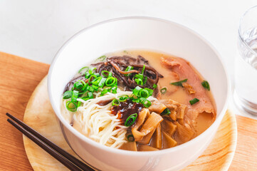 博多豚骨ラーメン　辛だれ