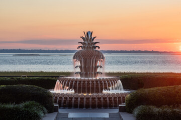 Obraz premium Pineapple Fountain at Sunrise