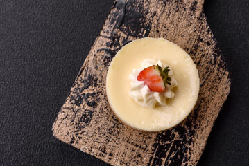 Sweet cheesecake tart with strawberries and mascarpone